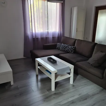 Dollar Apartment *