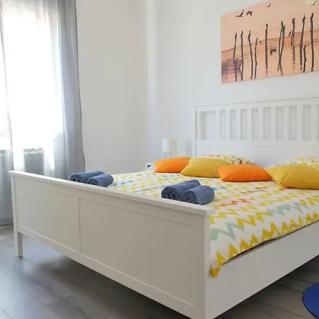 Dollar Apartment *
