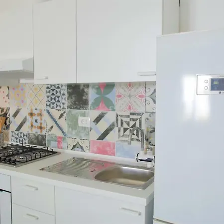 Dollar Apartment *